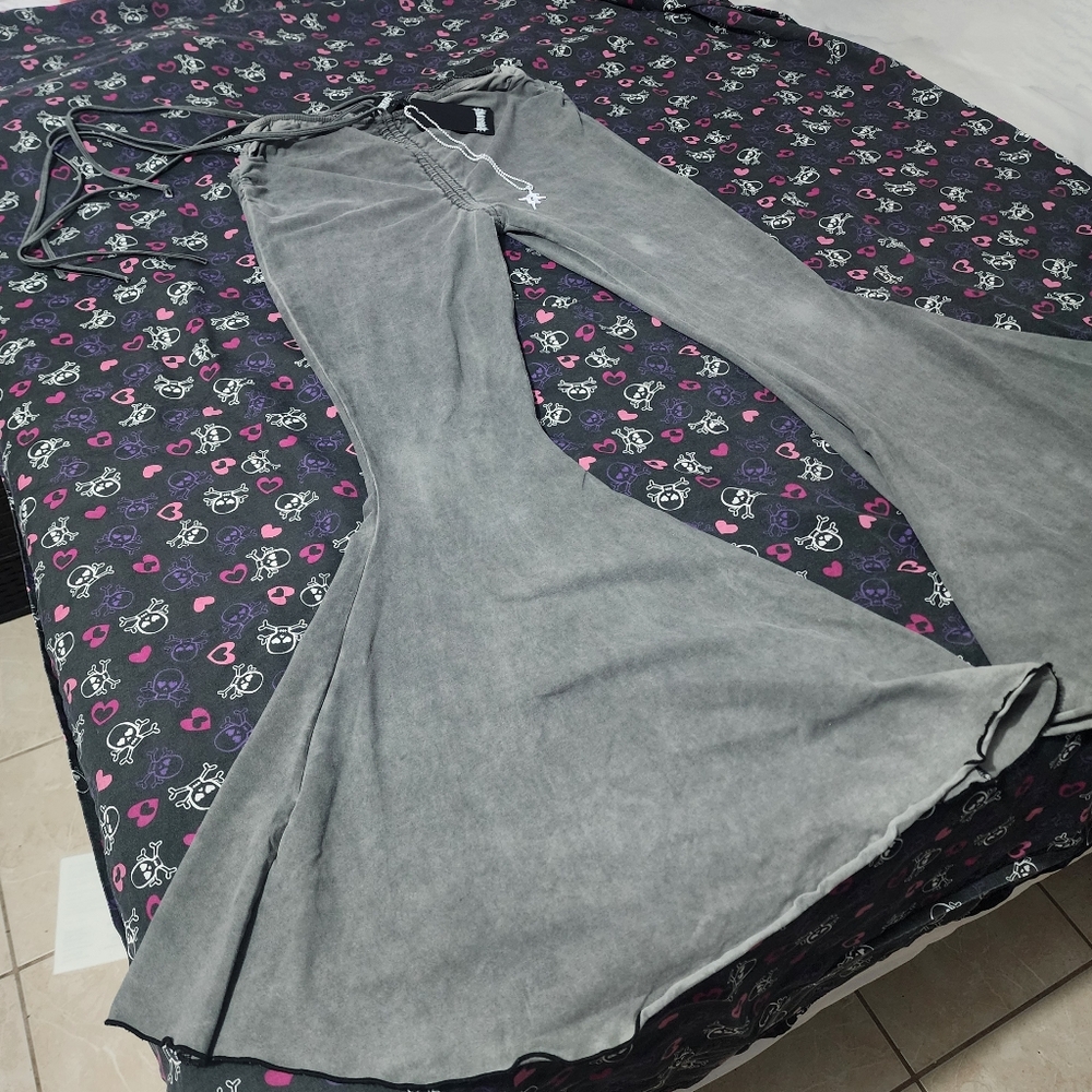 Darker wavs reverb v cut bbl bell bottoms ruched scrunch brand new